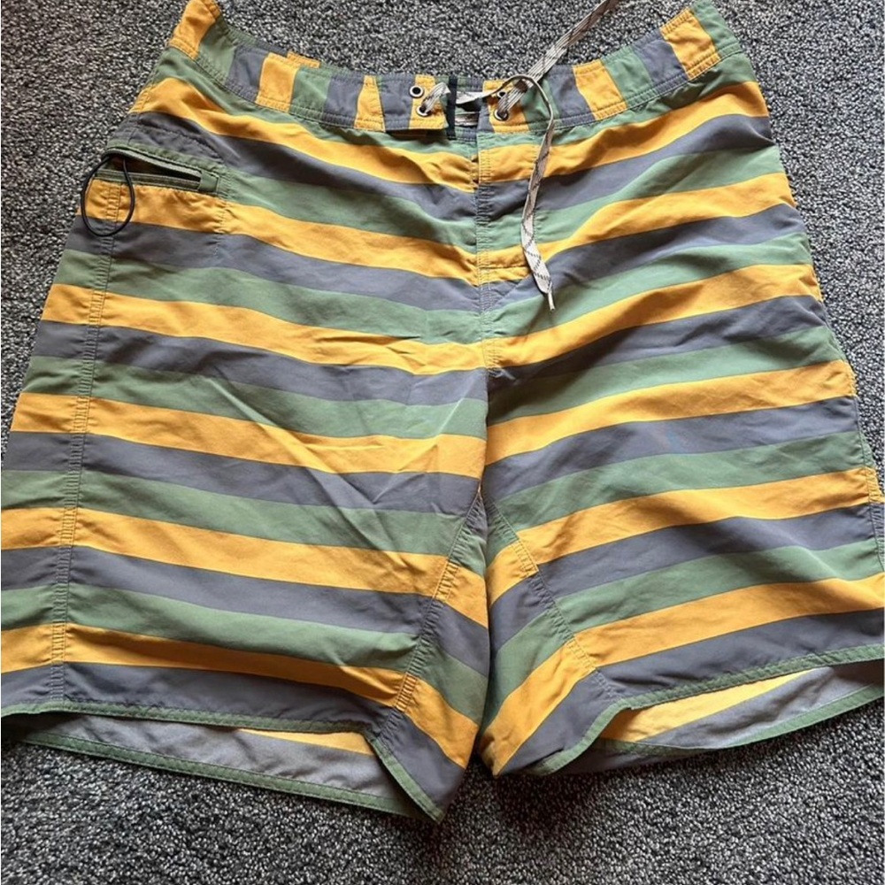 Patagonia Wavefarer Striped Boardshorts Swim Trunks
Men's Sz 36